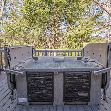 Wooded Bliss Hot Tub Single Level Cabin With No Steps Rocking Chairs And Wooded Views พิเจนฟอร์จ ภายนอก รูปภาพ
