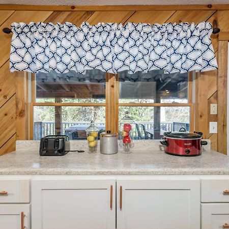 Wooded Bliss Hot Tub Single Level Cabin With No Steps Rocking Chairs And Wooded Views พิเจนฟอร์จ ภายนอก รูปภาพ